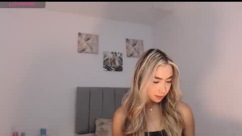 Snapshot of mariana_es chatting on March 2026 05:19:02 PM Mariana online show from March 2026 05:19:02 PM