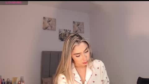 Snapshot of mariana_es chatting on March 2026 02:47:02 AM Mariana online show from March 2026 02:47:02 AM