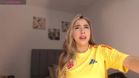 Snapshot of mariana_es chatting on March 2026 04:18:01 AM Mariana online show from March 2026 04:18:01 AM