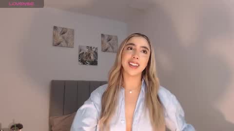 Snapshot of mariana_es chatting on March 2026 01:39:02 AM Mariana online show from March 2026 01:39:02 AM