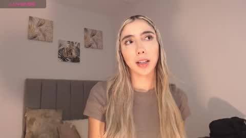 Snapshot of mariana_es chatting on March 2026 08:21:02 PM Mariana online show from March 2026 08:21:02 PM