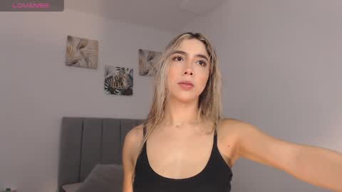 Snapshot of mariana_es chatting on April 2026 06:34:01 PM Mariana online show from April 2026 06:34:01 PM