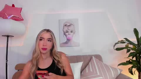 Snapshot of mariana_es chatting on May 2026 04:25:02 PM Mariana online show from May 2026 04:25:02 PM