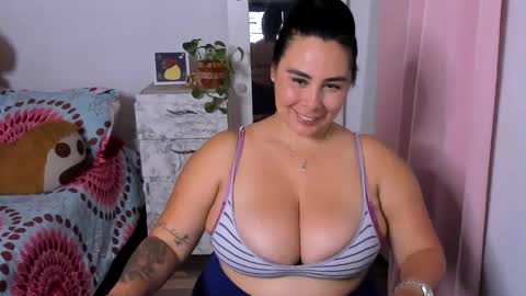 Snapshot of mariana_mr chatting on January 2025 08:37:02 PM M A R I A N A online show from January 2025 08:37:02 PM
