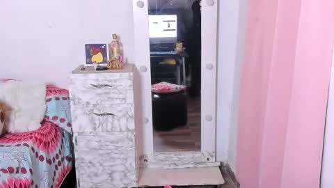 Snapshot of mariana_mr chatting on February 2025 02:45:01 PM M A R I A N A online show from February 2025 02:45:01 PM