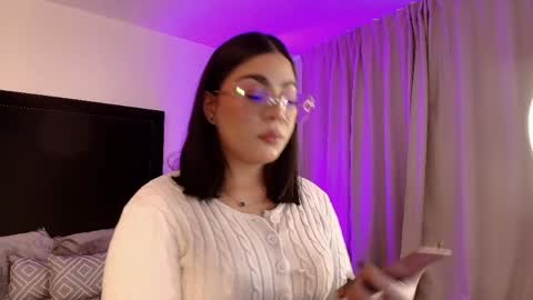 Snapshot of mariana_owen chatting on May 2026 12:00:02 PM online show from May 2026 12:00:02 PM