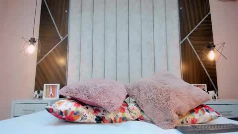 Mariana  online show from November 2025 10:53:02 PM