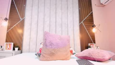 Mariana  online show from November 2025 03:25:02 PM