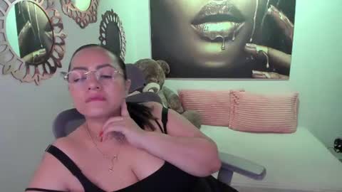 Snapshot of marianalopez81 chatting on June 2026 12:06:01 PM Mariana Lopez online show from June 2026 12:06:01 PM