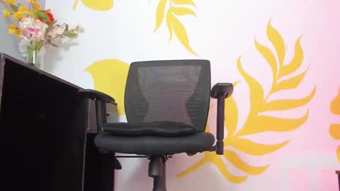 Snapshot of marianavargas20 chatting on March 2025 09:48:01 PM Mariana Vargas online show from March 2025 09:48:01 PM