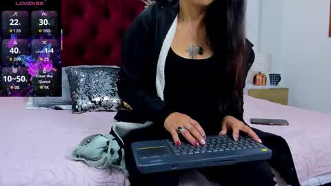 Marianee Rousse  online show from December 2025 11:36:02 AM