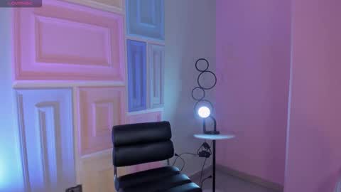 Marianne  online show from November 2025 08:30:02 PM