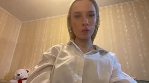 Molly online show from September 2025 07:19:02 AM