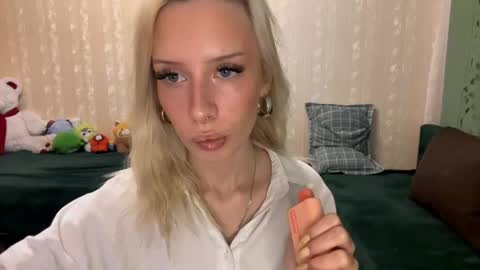 Molly online show from September 2025 06:13:01 AM