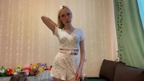 Molly online show from September 2025 07:19:01 AM