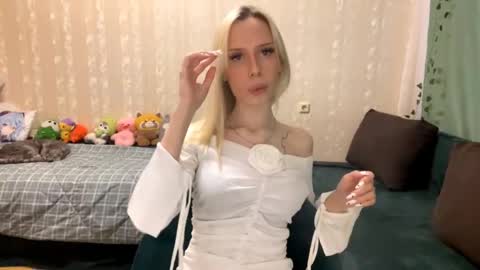 Molly online show from September 2025 06:23:02 AM