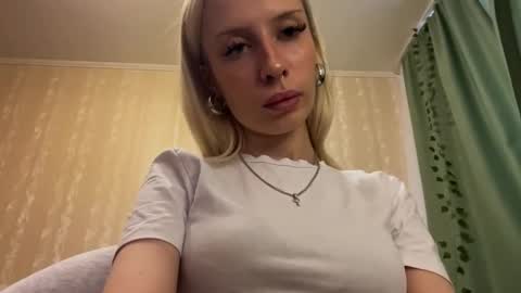 Molly online show from September 2025 07:32:01 AM