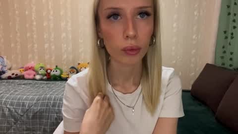 Molly online show from September 2025 06:26:02 AM