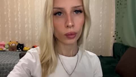 Molly online show from September 2025 07:21:02 AM