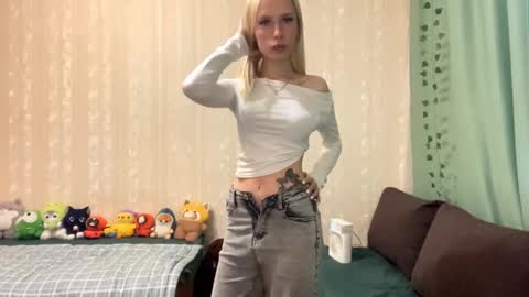 Molly online show from September 2025 06:28:02 AM