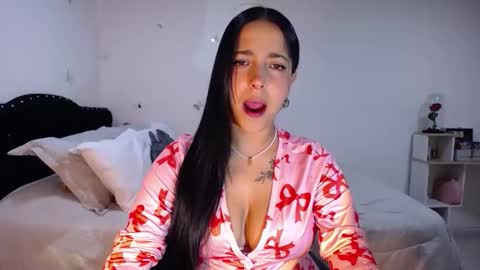 Snapshot of marie_daved chatting on October 2025 02:21:02 AM Nicolle online show from October 2025 02:21:02 AM