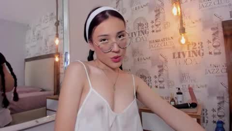 MARIE  online show from November 2025 12:37:01 PM