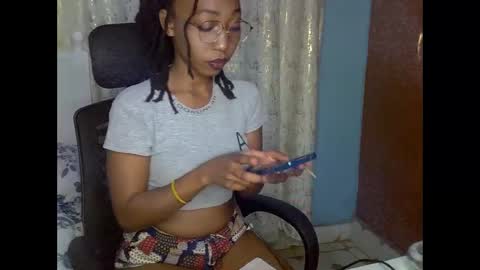 Snapshot of mariejuana_bliss chatting on September 2025 04:43:01 PM mariejuana online show from September 2025 04:43:01 PM