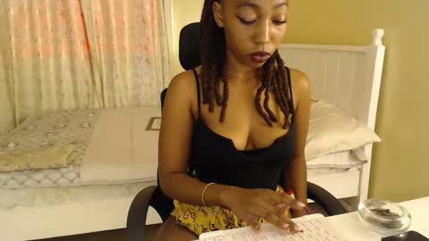 Snapshot of mariejuana_bliss chatting on November 2025 02:04:01 PM mariejuana online show from November 2025 02:04:01 PM
