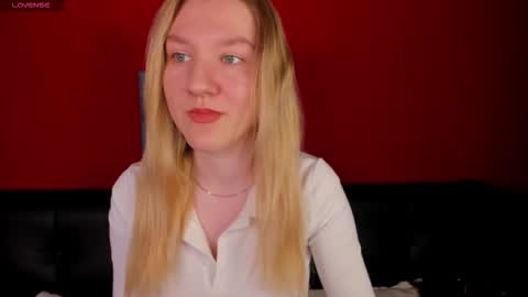 Snapshot of mariel_brown chatting on September 2025 08:27:01 AM mariel_brown online show from September 2025 08:27:01 AM