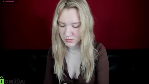 Snapshot of mariel_brown chatting on October 2025 09:18:02 AM mariel_brown online show from October 2025 09:18:02 AM