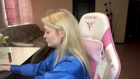 Hey Im Ash  I think together we can hit first 10 thumbs up online show from March 2026 10:23:02 AM