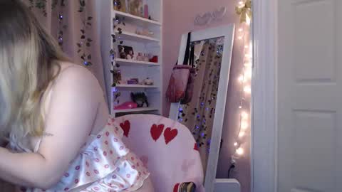 Snapshot of marigoldrue chatting on April 2026 12:33:01 AM marigoldrue online show from April 2026 12:33:01 AM