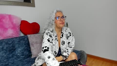 marilyn70 online show from November 2025 09:58:01 PM