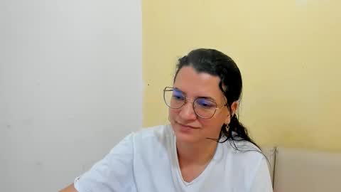 Snapshot of marilyn_garcia chatting on April 2026 01:34:01 PM MARILYN SEXY online show from April 2026 01:34:01 PM
