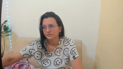 Snapshot of marilyn_garcia chatting on April 2026 04:19:01 PM MARILYN SEXY online show from April 2026 04:19:01 PM