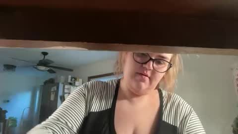 Snapshot of maroon_moon chatting on November 2025 10:04:02 PM maroon_moon online show from November 2025 10:04:02 PM