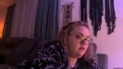 Snapshot of maroon_moon chatting on November 2025 12:21:02 AM maroon_moon online show from November 2025 12:21:02 AM