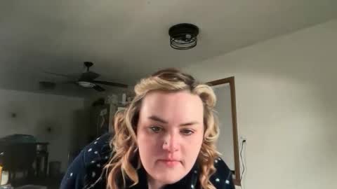 Snapshot of maroon_moon chatting on December 2025 11:35:01 PM maroon_moon online show from December 2025 11:35:01 PM