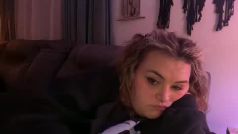 Snapshot of maroon_moon chatting on December 2025 02:17:02 AM maroon_moon online show from December 2025 02:17:02 AM