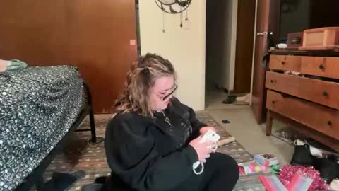 Snapshot of maroon_moon chatting on December 2025 01:57:02 AM maroon_moon online show from December 2025 01:57:02 AM