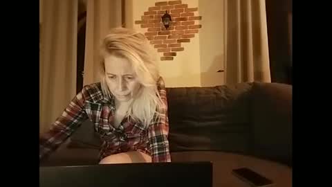 Snapshot of marrygorund chatting on February 2025 03:55:02 AM MaryGoRound online show from February 2025 03:55:02 AM