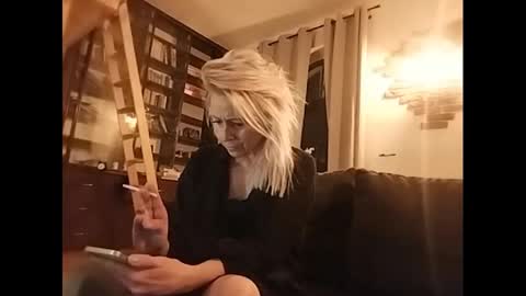 Snapshot of marrygorund chatting on February 2025 11:24:01 PM MaryGoRound online show from February 2025 11:24:01 PM