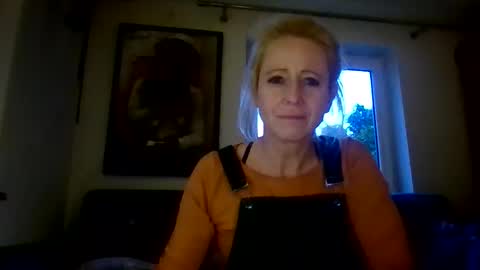 Snapshot of marrygorund chatting on October 2025 03:57:02 PM MaryGoRound online show from October 2025 03:57:02 PM