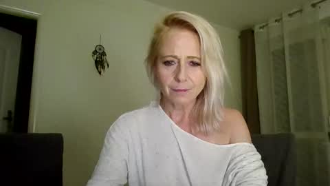 Snapshot of marrygorund chatting on October 2025 07:07:02 PM MaryGoRound online show from October 2025 07:07:02 PM