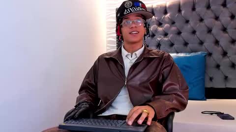 MARSHALL online show from December 2025 01:08:01 PM