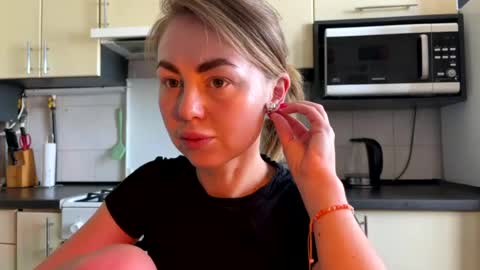Snapshot of martaluna_ chatting on June 2026 07:23:01 AM Marta online show from June 2026 07:23:01 AM