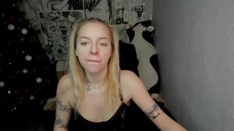 Snapshot of martha_cameron chatting on December 2024 11:37:01 PM Martha Cameron online show from December 2024 11:37:01 PM