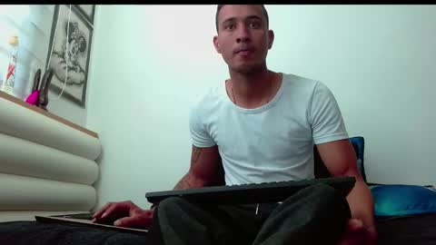 martin_smith20 online show from November 2025 04:51:01 PM