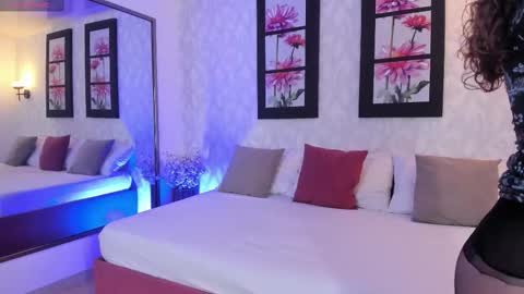 Snapshot of martina_adams chatting on November 2025 01:10:01 PM mari online show from November 2025 01:10:01 PM