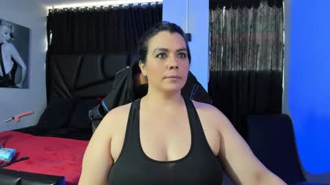 Snapshot of martina_foxy_ chatting on January 2025 04:52:01 PM MARTINA online show from January 2025 04:52:01 PM